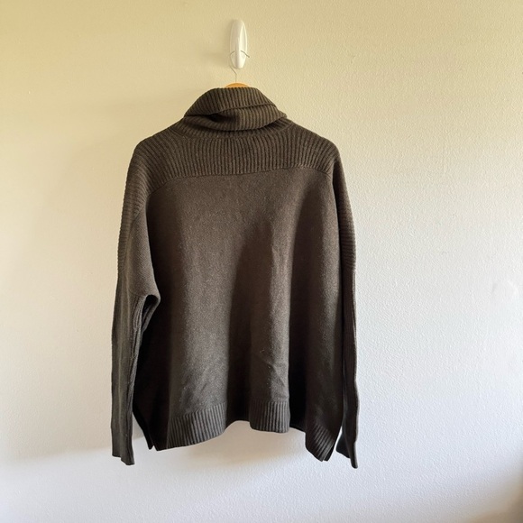 New Vince Green Cowl Neck Buttons Oversized Sweater size Small - Picture 2 of 11